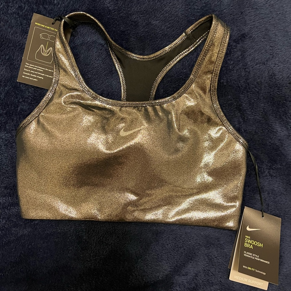NIKE Swoosh Bra